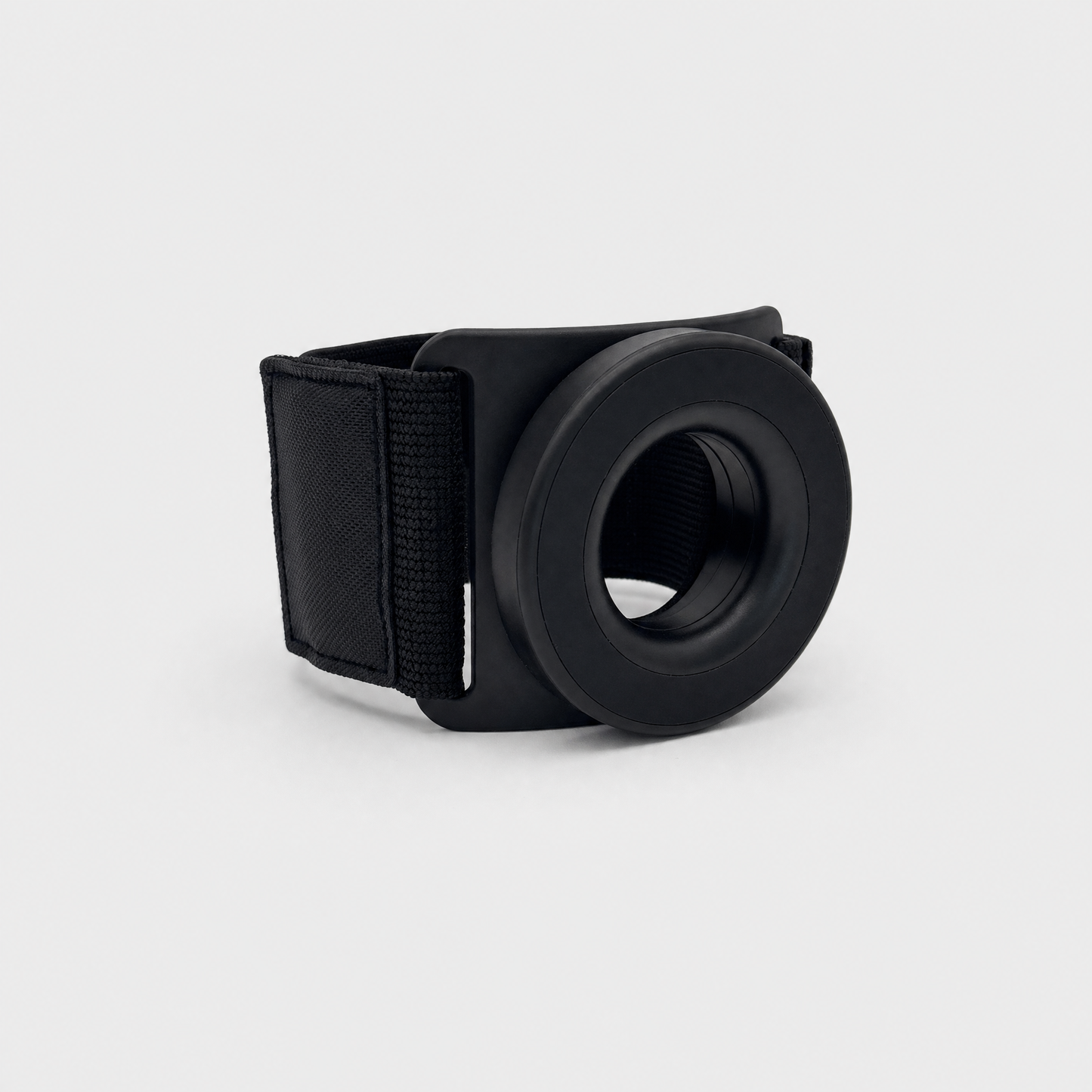 Myticos magnetic holder - front three-quarter studio view