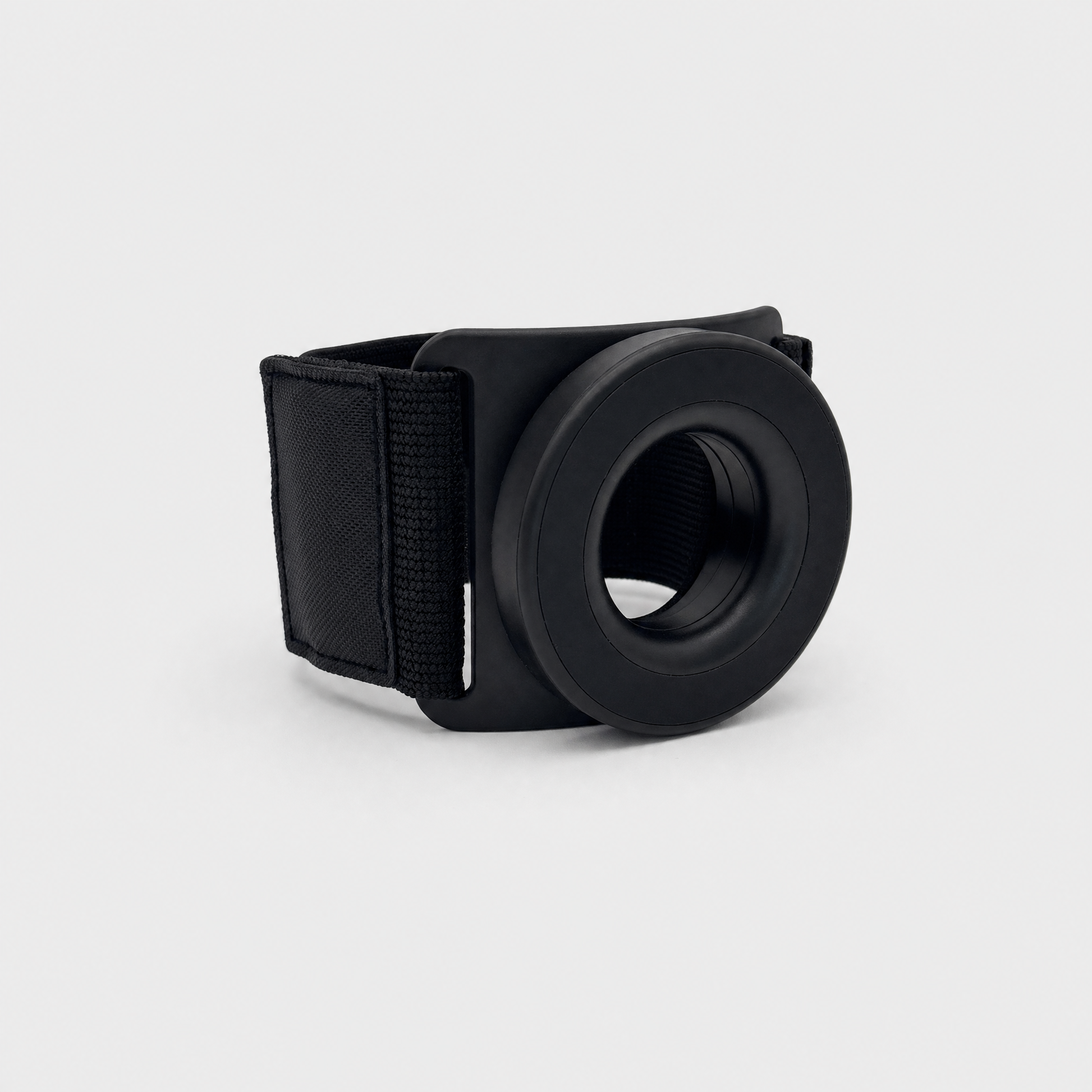Myticos magnetic holder - front three-quarter studio view